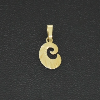 Zlatý přívěsek písmeno C
