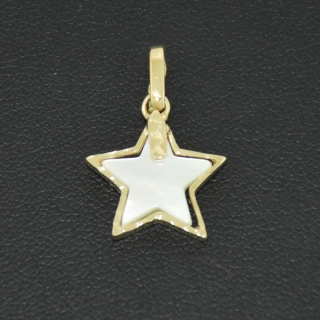 Zlatý přívěsek hvězda