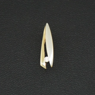 Zlatý přívěsek s kamenem