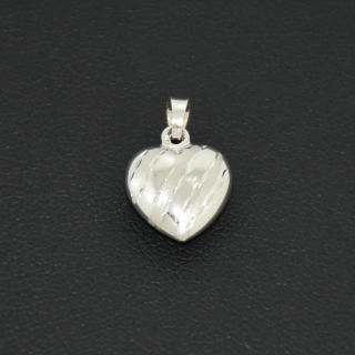 Zlatý přívěsek z bílého zlata srdíčko